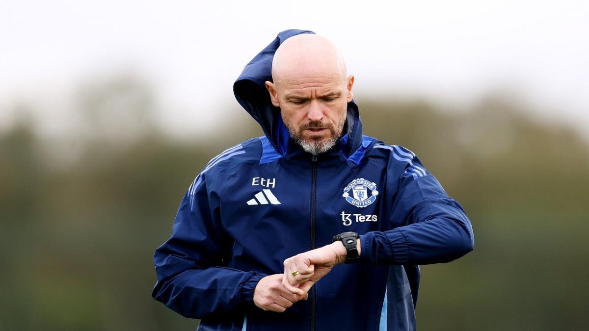 Erik ten Hag in Manchester United training